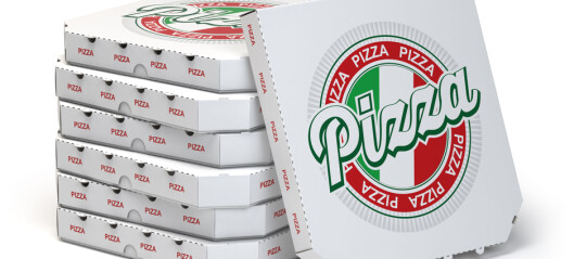 Da flyet ble forsinket, ringte kapteinen nærmeste restaurant og bestilte 40 pizzaer Da flyet ble forsinket, ringte kapteinen nærmeste restaurant og bestilte 40 pizzaer