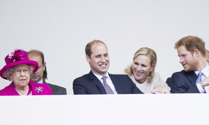 KONGELIG: Zara Tindall er dronning Elizabeths andre barnebarn. Her med fetter prins William og fetter prins Harry under dronning Elizabeths 90-årsfeiring i 2016. Foto: Foto: NTB Scanpix KONGELIG: Zara Tindall er dronning Elizabeths andre barnebarn. Her med fetter prins William og fetter prins Harry under dronning Elizabeths 90-årsfeiring i 2016. Foto: Foto: NTB Scanpix