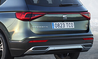 <strong>SPESIELL:</strong> Tarraco vil kunne gjenkjennes i mørket ved at en lysende rød horisontal stripe binder sammen de triangulære hekklyktene. (Alle lykter er LED). Foto: Seat <strong>SPESIELL:</strong> Tarraco vil kunne gjenkjennes i mørket ved at en lysende rød horisontal stripe binder sammen de triangulære hekklyktene. (Alle lykter er LED). Foto: Seat