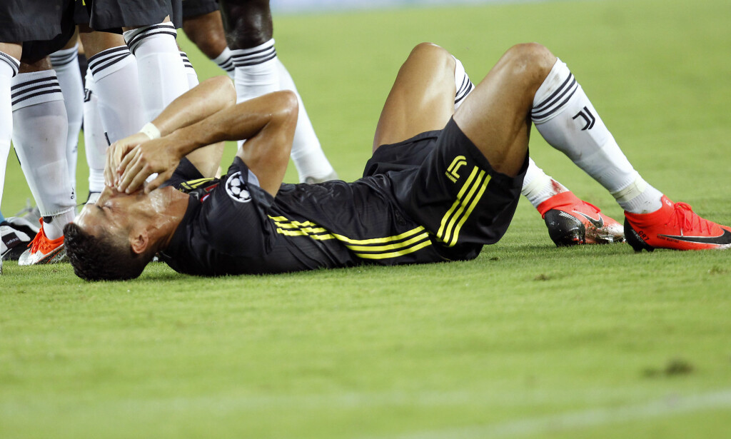 FORTVILTE: Cristiano Ronaldo etter utvisningen. Foto: Alberto Saiz / AP Photo / NTB Scanpix FORTVILTE: Cristiano Ronaldo etter utvisningen. Foto: Alberto Saiz / AP Photo / NTB Scanpix
