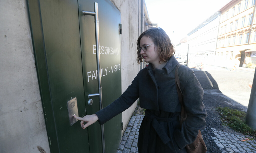 I FENGSEL: Den 51-årige russeren sitter nå i Oslo fengsel mens PST etterforsker saken. Her mannens forsvarer Hege Aakre på vei for å besøke klienten i dag. Foto: Lise Åserud / NTB Scanpix I FENGSEL: Den 51-årige russeren sitter nå i Oslo fengsel mens PST etterforsker saken. Her mannens forsvarer Hege Aakre på vei for å besøke klienten i dag. Foto: Lise Åserud / NTB Scanpix