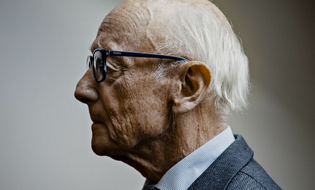 image: Kåre Willoch takker sin kone for at han om noen dager fyller 90 år