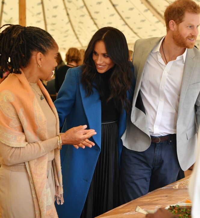SKJULT KUL?: Flere brukere på Twitter mener dette bildet er det soleklare beviset på at Meghan bærer på en liten hertug eller «lady». Foto: NTB scanpix SKJULT KUL?: Flere brukere på Twitter mener dette bildet er det soleklare beviset på at Meghan bærer på en liten hertug eller «lady». Foto: NTB scanpix