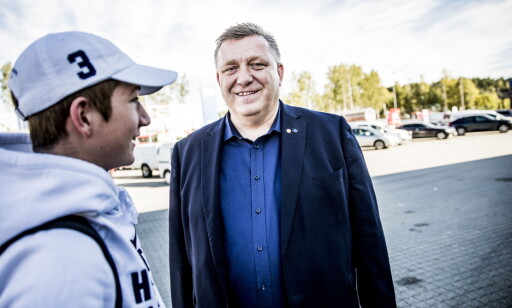 FORNØYD: Geir Mo, direktør i Norges Lastebileierforbund er fornøyd med Lånekasse-avtalen. Her i samtale med bilinteresserte Marius Rivin (15). Foto: Christian Roth Christensen / Dagbladet FORNØYD: Geir Mo, direktør i Norges Lastebileierforbund er fornøyd med Lånekasse-avtalen. Her i samtale med bilinteresserte Marius Rivin (15). Foto: Christian Roth Christensen / Dagbladet