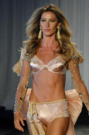 <strong>FØR:</strong> Her er Gisele avbildet i 2011 før hun opererte brystene sine større. Foto: NTB Scanpix <strong>FØR:</strong> Her er Gisele avbildet i 2011 før hun opererte brystene sine større. Foto: NTB Scanpix