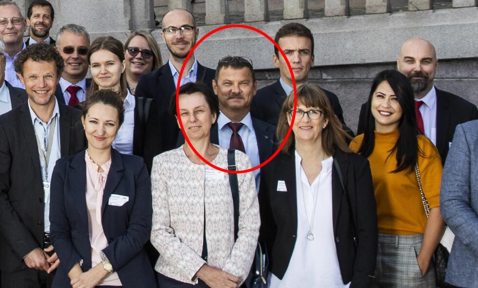 FENGSLET: Russeren Mikhail Botsjkarev (midt i bildet) er varetektsfengslet i Oslo, siktet for å ha spioner på Stortinget. PST tror han samlet informasjon fra trådløse signaler eller nettverk under et interparlamentarisk seminar på Stortinget. Foto: Peter Mydske / Stortinget / NTB Scanpix FENGSLET: Russeren Mikhail Botsjkarev (midt i bildet) er varetektsfengslet i Oslo, siktet for å ha spioner på Stortinget. PST tror han samlet informasjon fra trådløse signaler eller nettverk under et interparlamentarisk seminar på Stortinget. Foto: Peter Mydske / Stortinget / NTB Scanpix