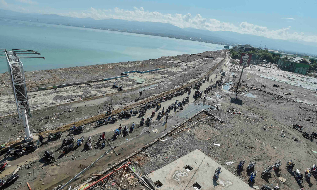 TSUNAMI: Her ser vi stranda Taman Ria som ble rammet av den kraftige bølgen. Foto: Muhammad Adimaja/via REUTERS TSUNAMI: Her ser vi stranda Taman Ria som ble rammet av den kraftige bølgen. Foto: Muhammad Adimaja/via REUTERS