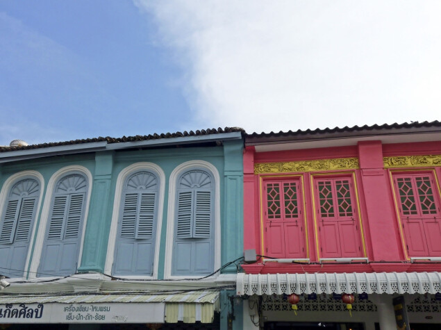 Gamlebyen i Phuket Town har en fargerik kolonistil. Gamlebyen i Phuket Town har en fargerik kolonistil.