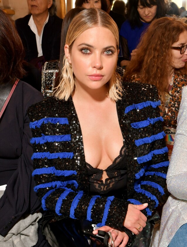 FULGTE MED: Ashley Benson var til stede på første rad under Caras visning for Balmain. Foto: NTB scanpix FULGTE MED: Ashley Benson var til stede på første rad under Caras visning for Balmain. Foto: NTB scanpix