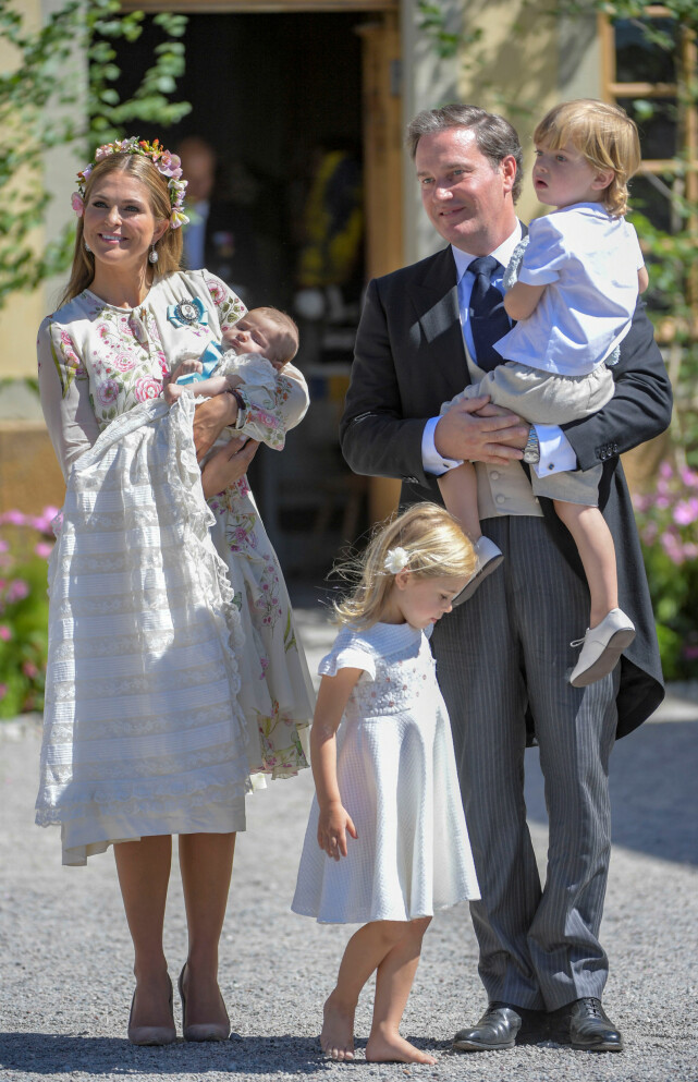 FIN FAMILIE: Prinsessefamilien, her fotografert i forbindelse med dåpen til prinsesse Adrienne i juni, bor alle sammen nå i solfylte Florida. Foto: NTB scanpix FIN FAMILIE: Prinsessefamilien, her fotografert i forbindelse med dåpen til prinsesse Adrienne i juni, bor alle sammen nå i solfylte Florida. Foto: NTB scanpix