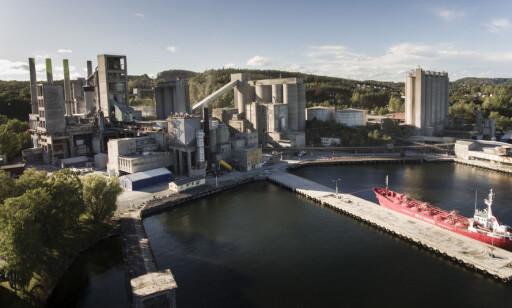 VIL HA CO2-FANGST: Ved sementfabrikken Norcem i Brevik planlegges et av to norske prosjekter for å fange CO2 og lagre det under havbunnen i Nordsjøen. Foto: Lars Eivind Bones / Dagbladet VIL HA CO2-FANGST: Ved sementfabrikken Norcem i Brevik planlegges et av to norske prosjekter for å fange CO2 og lagre det under havbunnen i Nordsjøen. Foto: Lars Eivind Bones / Dagbladet