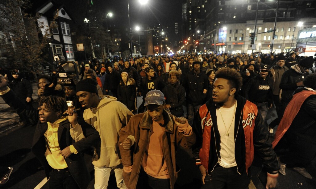 DEMONSTRASJONER: Da videoen av drapet på Laquan McDonald ble frigitt i 2015 førte det til store protester i Chicago. Foto: AP Photo / Paul Beaty / NTB scanpix DEMONSTRASJONER: Da videoen av drapet på Laquan McDonald ble frigitt i 2015 førte det til store protester i Chicago. Foto: AP Photo / Paul Beaty / NTB scanpix