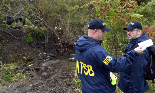 ETTERFORSKNING: Limousinene kjørte av veien og ned en bakke. Hendelsen etterforskes, og hva som forårsaket ulykken er uklart. Foto: AP / NTB Scanpix ETTERFORSKNING: Limousinene kjørte av veien og ned en bakke. Hendelsen etterforskes, og hva som forårsaket ulykken er uklart. Foto: AP / NTB Scanpix