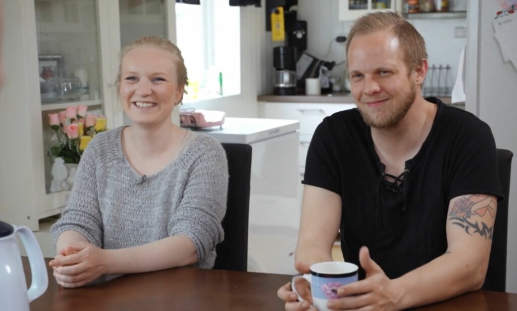LIVET SMILER: Det var ikke mange smil å se fra ekteparet Adolfsen i første halvdel av onsdagens «Luksusfellen», der harde konfrontasjoner om pengebruk og renter sto i fokus. Nå kan de avsløre at det går mye bedre, og at de jobber for å holde stø kurs. Foto: TV3 LIVET SMILER: Det var ikke mange smil å se fra ekteparet Adolfsen i første halvdel av onsdagens «Luksusfellen», der harde konfrontasjoner om pengebruk og renter sto i fokus. Nå kan de avsløre at det går mye bedre, og at de jobber for å holde stø kurs. Foto: TV3