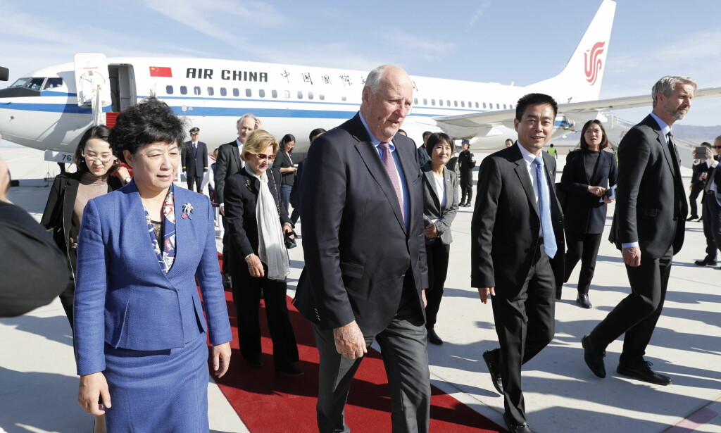 ÅTTE DAGER: Kong Harald og dronning Sonja starter med dette sitt åtte dager lange statsbesøk i Kina. Første stopp er Dunhuang i Gansu-provinsen, vest i landet. Foto: Bjørn Langsem / Dagbladet ÅTTE DAGER: Kong Harald og dronning Sonja starter med dette sitt åtte dager lange statsbesøk i Kina. Første stopp er Dunhuang i Gansu-provinsen, vest i landet. Foto: Bjørn Langsem / Dagbladet