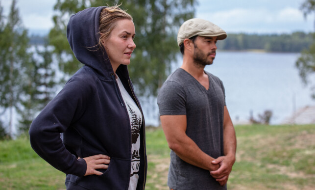 REISTE HJEM: Camilla Cox Barfot fikk to uker på «Torpet» før hun returnerte til virkeligheten. Her med tvekampmotstanderen Charlie Stuart. Foto: Alex Iversen / TV 2 REISTE HJEM: Camilla Cox Barfot fikk to uker på «Torpet» før hun returnerte til virkeligheten. Her med tvekampmotstanderen Charlie Stuart. Foto: Alex Iversen / TV 2