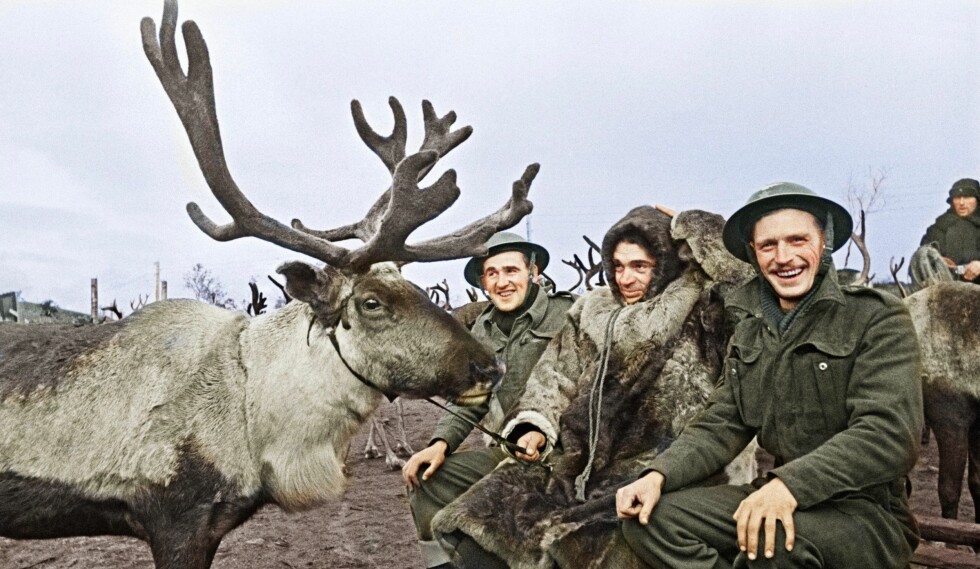 Veiviserne: Helt fra slaget om Narvik våren 1940 spilte samene en aktiv rolle som loser og veivisere for flyktninger og allierte soldater. <br>Foto: Ukjent/Fargelagt av R. White Veiviserne: Helt fra slaget om Narvik våren 1940 spilte samene en aktiv rolle som loser og veivisere for flyktninger og allierte soldater. <br>Foto: Ukjent/Fargelagt av R. White