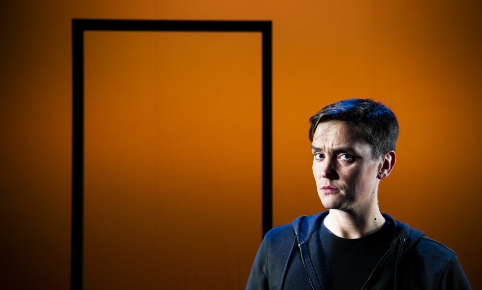 TEATERMARATON: Frank Kjosås har spilt 184 forestillinger med «Book of Mormon». Og flere skal det bli. - Jeg har jobbet i tolv år, og har jobbet dobbelt og trippelt nesten alle åra. Etter «Book of Mormon» kan det hende jeg tar meg en liten pause fra scenen, sier Kjosås. Foto: Lars Eivind Bones / Dagbladet TEATERMARATON: Frank Kjosås har spilt 184 forestillinger med «Book of Mormon». Og flere skal det bli. - Jeg har jobbet i tolv år, og har jobbet dobbelt og trippelt nesten alle åra. Etter «Book of Mormon» kan det hende jeg tar meg en liten pause fra scenen, sier Kjosås. Foto: Lars Eivind Bones / Dagbladet