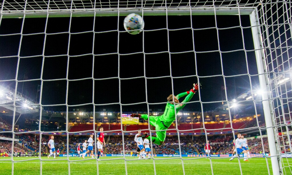 KANON: Ole Selnæs avgjorde for Norge mot Slovenia på et langskudd fra 16-17 meter. Foto: Vegard Wivestad Grøtt/ Bildbyrån KANON: Ole Selnæs avgjorde for Norge mot Slovenia på et langskudd fra 16-17 meter. Foto: Vegard Wivestad Grøtt/ Bildbyrån
