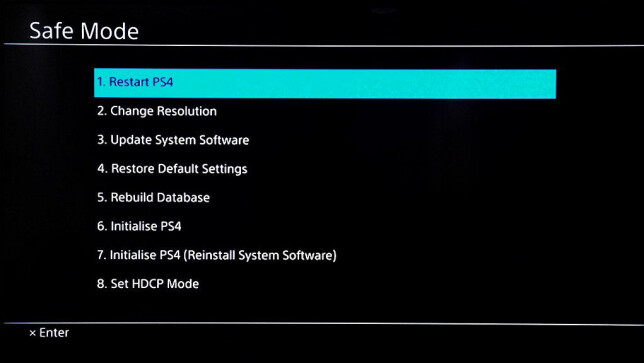 Ved å holde fingeren inne når du slår på konsollen, starter du PlayStation 4 i «safe mode». Foto: Sony Ved å holde fingeren inne når du slår på konsollen, starter du PlayStation 4 i «safe mode». Foto: Sony