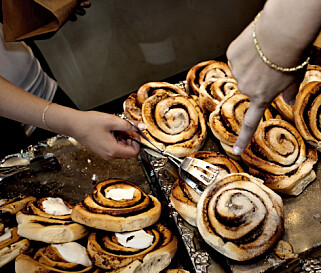 SØTT OG GODT: Det er helg, unn deg en kanelbolle. Foto: Polfoto / AP SØTT OG GODT: Det er helg, unn deg en kanelbolle. Foto: Polfoto / AP