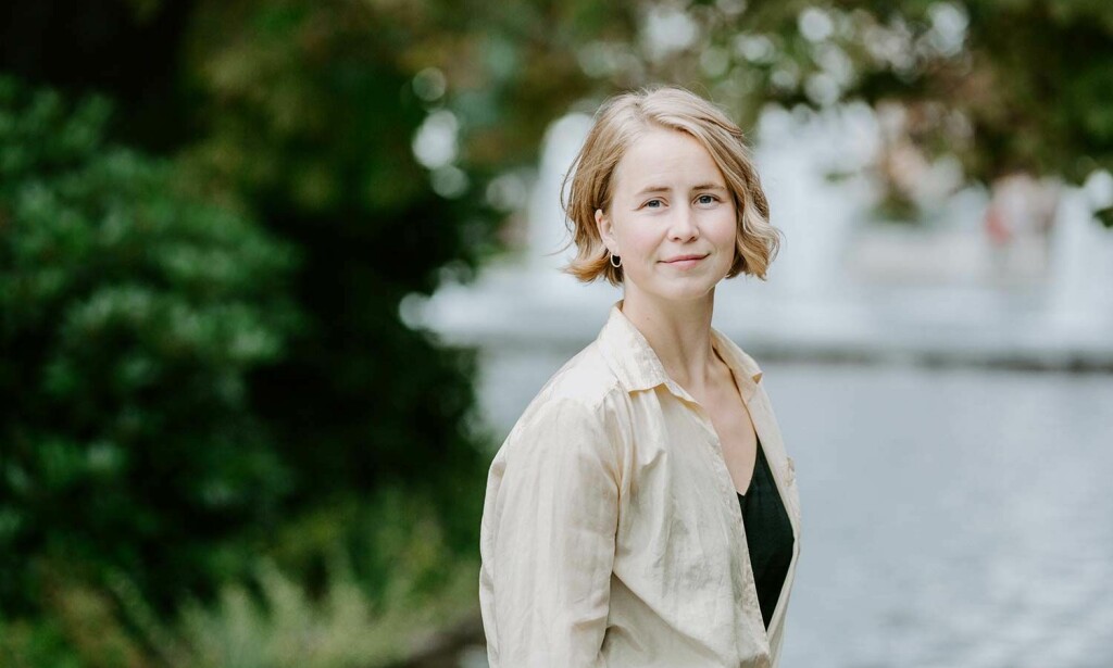 VIL HA PANT: - Tonnevis av glass havner på avveie, mener leder i Framtiden i våre hender, Anja Bakken Riise. Foto: Renate Madsen VIL HA PANT: - Tonnevis av glass havner på avveie, mener leder i Framtiden i våre hender, Anja Bakken Riise. Foto: Renate Madsen