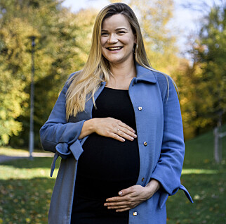 DROPPET MEDISINENE: Sandra Lyng er nå åtte måneder på vei. Det betyr at hun også har vært åtte måneder uten de fem forskjellige medisinene hun har gått på siden hun var 20 år. Overgangen har gått overraskende bra. Foto: Lars Eivind Bones / Dagbladet DROPPET MEDISINENE: Sandra Lyng er nå åtte måneder på vei. Det betyr at hun også har vært åtte måneder uten de fem forskjellige medisinene hun har gått på siden hun var 20 år. Overgangen har gått overraskende bra. Foto: Lars Eivind Bones / Dagbladet