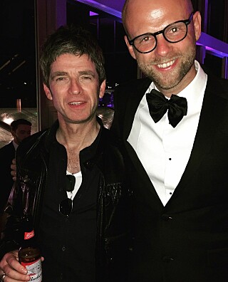 FORNØYD: Astrid S manager Halvor Marstrander (t.h) på FIFA-fest med Noel Gallagher. Foto: Ivar Johansen FORNØYD: Astrid S manager Halvor Marstrander (t.h) på FIFA-fest med Noel Gallagher. Foto: Ivar Johansen