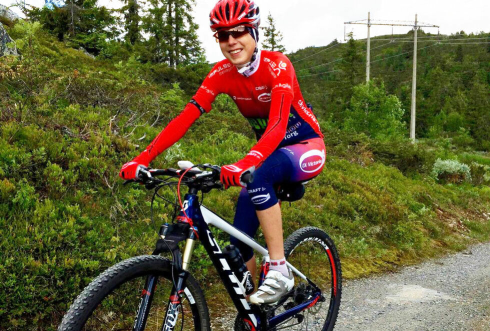 TERRENGSYKLIST: I en alder av 25 år fikk Ingrid Annita Rosvold påvist osteoporose som kort forklart er benskjørhet. Foto: Kristin Roset TERRENGSYKLIST: I en alder av 25 år fikk Ingrid Annita Rosvold påvist osteoporose som kort forklart er benskjørhet. Foto: Kristin Roset