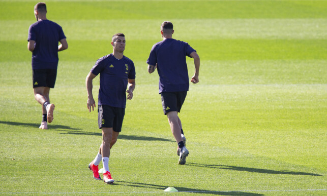 TILBAKE TIL OLD TRAFFORD: Cristiano Ronaldo og de andre Juventus-spillerne trente i Torino i formiddag, før de satte seg på flyet til Manchester. Foto: NTB scanpix TILBAKE TIL OLD TRAFFORD: Cristiano Ronaldo og de andre Juventus-spillerne trente i Torino i formiddag, før de satte seg på flyet til Manchester. Foto: NTB scanpix