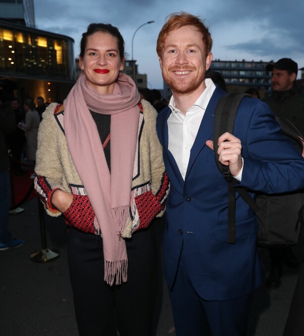 PÅ PLASS: Heidi Toini og Rolf Kristian Larsen ankommer festpremieren for den norske spillefilmen «Mordene i Kongo» på Colosseum kino tirsdag kveld. Foto: Andreas Fadum PÅ PLASS: Heidi Toini og Rolf Kristian Larsen ankommer festpremieren for den norske spillefilmen «Mordene i Kongo» på Colosseum kino tirsdag kveld. Foto: Andreas Fadum