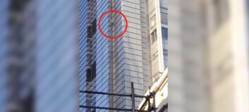 Fransk «spiderman» arrestert etter å ha klatret opp skyskraper Fransk «spiderman» arrestert etter å ha klatret opp skyskraper