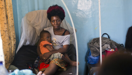 <strong>GISSEL:</strong> Ado Ntanga (23) holder sin treårige sønn, Adrielle Nyembwe på en poliklinikk i Lubumbashi, Kongo. De to har vært på sykehuset i en hel måned, da mora ikke har råd til å betale sykehusregningen på 850 dollar. Foto: Foto: Jerome Delay / Ap / Scanpix <strong>GISSEL:</strong> Ado Ntanga (23) holder sin treårige sønn, Adrielle Nyembwe på en poliklinikk i Lubumbashi, Kongo. De to har vært på sykehuset i en hel måned, da mora ikke har råd til å betale sykehusregningen på 850 dollar. Foto: Foto: Jerome Delay / Ap / Scanpix