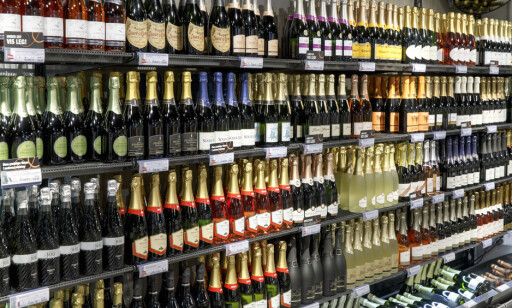 SALGSTALL: Vinmonopolet oppgir detaljerte salgsstatistikker. Foto: Scanpix SALGSTALL: Vinmonopolet oppgir detaljerte salgsstatistikker. Foto: Scanpix