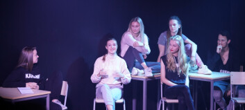 Teaterscenen er det nye stedet for å «snakke ut» og å «by på seg selv» Teaterscenen er det nye stedet for å «snakke ut» og å «by på seg selv»