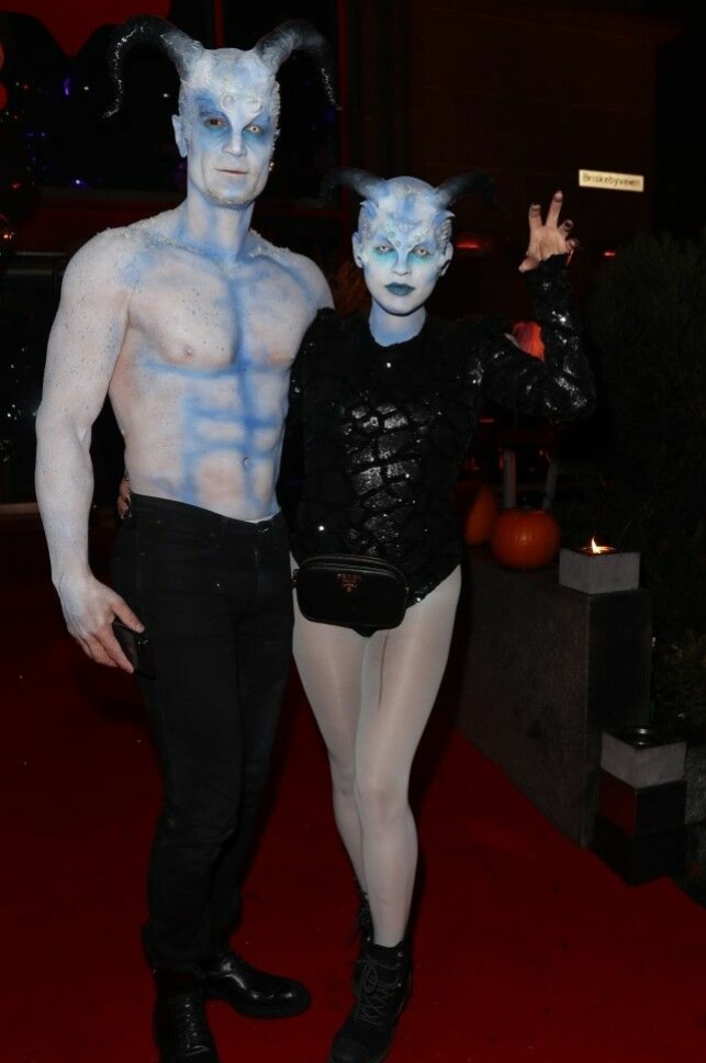 GJENNOMFØRT: Arrangøren selv, Alexandra Joner og kjæresten Runar Vatne, la ingenting til tilfeldighetene under den storslåtte halloweenfesten onsdag kveld. Foto: Andreas Fadum / Se og Hør GJENNOMFØRT: Arrangøren selv, Alexandra Joner og kjæresten Runar Vatne, la ingenting til tilfeldighetene under den storslåtte halloweenfesten onsdag kveld. Foto: Andreas Fadum / Se og Hør