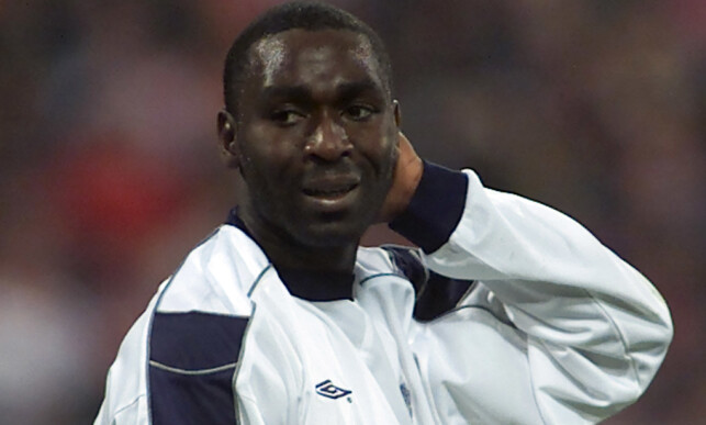 TØFF TAKLING: Andy Cole ble offeret. Foto: REUTERS/Michael Dalder/NTB Scanpix TØFF TAKLING: Andy Cole ble offeret. Foto: REUTERS/Michael Dalder/NTB Scanpix