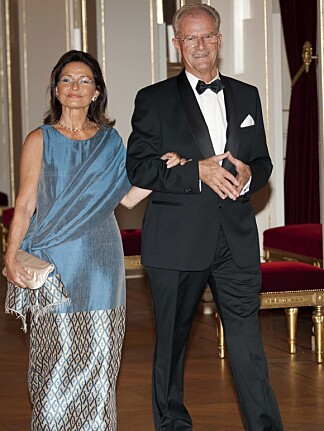 GODT GIFT: Einar Lunde og kona Ellen Westberg Andersen feiret sølvbryllup i fjor. Her fra gallamiddagen til ære for president Jacob Zuma på Det kongelige slott i 2011. Foto: Tom Hansen/Pool GODT GIFT: Einar Lunde og kona Ellen Westberg Andersen feiret sølvbryllup i fjor. Her fra gallamiddagen til ære for president Jacob Zuma på Det kongelige slott i 2011. Foto: Tom Hansen/Pool
