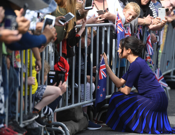 <strong>LEKKERT:</strong> Hertuginne Meghans antrekk var fra franske Givenchy, og syntes godt i solen på New Zealand. Foto: NTB scanpix <strong>LEKKERT:</strong> Hertuginne Meghans antrekk var fra franske Givenchy, og syntes godt i solen på New Zealand. Foto: NTB scanpix