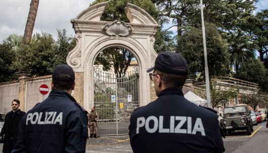ITALIENSK POLITI: Skjellettrester ble funnet på en av Vatikanets eiendommer mandag. Foto: NTB Scanpix ITALIENSK POLITI: Skjellettrester ble funnet på en av Vatikanets eiendommer mandag. Foto: NTB Scanpix