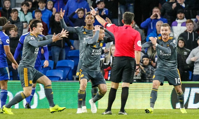 <strong>SJOKKERT:</strong> Leicester-spillerne roper etter straffe. Foto: NTB Scanpix <strong>SJOKKERT:</strong> Leicester-spillerne roper etter straffe. Foto: NTB Scanpix