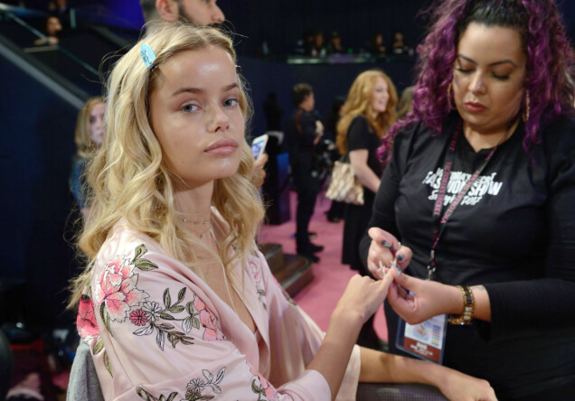 BACKSTAGE: Frida Aasen avbildet under forberedelsene til Victoria's Secret Fashion Show i fjor. Foto: NTB scanpix BACKSTAGE: Frida Aasen avbildet under forberedelsene til Victoria's Secret Fashion Show i fjor. Foto: NTB scanpix