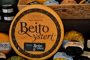 <strong>YSTA FOR HAND:</strong> Fjellost fra Beitostølen laget av melk fra kuer som gresser 1000 m.o.h.. Foto: Matmerk <strong>YSTA FOR HAND:</strong> Fjellost fra Beitostølen laget av melk fra kuer som gresser 1000 m.o.h.. Foto: Matmerk
