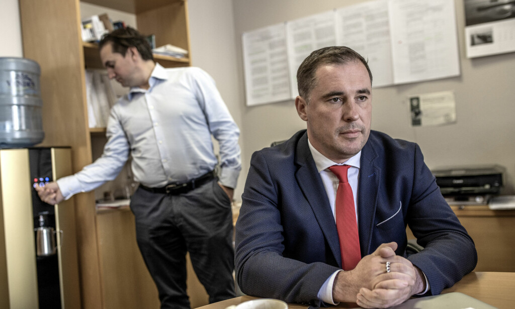 - MILLIARDVERDIER: - Vi tror at krabbekjøttet i framtida kommer til å bli like mye verdt som torsken. Det er altfor store rikdommer til at vi kan la være å slåss for dem. Vi kan tjene milliarder, men Norge forsøker å stoppe oss, sier Didzis Šmits, talsperson for Eurocrab i Latvia. - MILLIARDVERDIER: - Vi tror at krabbekjøttet i framtida kommer til å bli like mye verdt som torsken. Det er altfor store rikdommer til at vi kan la være å slåss for dem. Vi kan tjene milliarder, men Norge forsøker å stoppe oss, sier Didzis Šmits, talsperson for Eurocrab i Latvia.