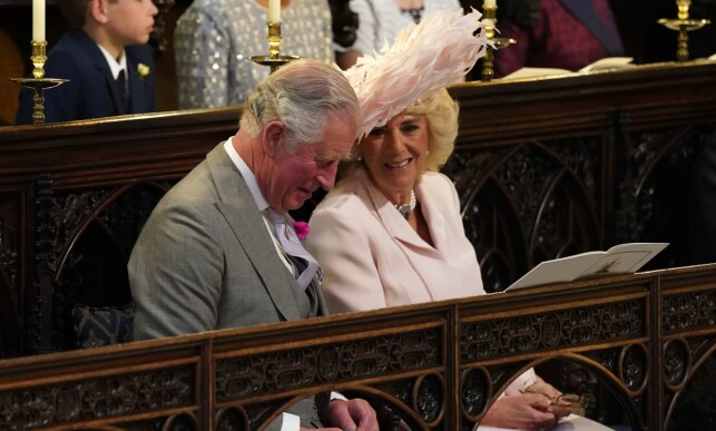 STOLTE: Både prins Charles og hans kone, hertuginne Camilla, var i godt humør i prins Harry og hertuginne Meghans bryllup. Det var trolig en stor dag for dem. Foto: NTB scanpix STOLTE: Både prins Charles og hans kone, hertuginne Camilla, var i godt humør i prins Harry og hertuginne Meghans bryllup. Det var trolig en stor dag for dem. Foto: NTB scanpix
