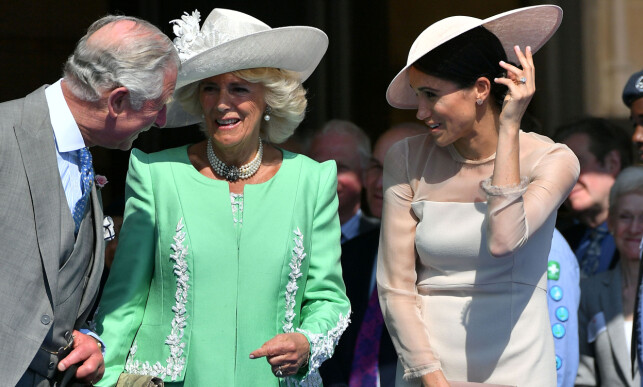 NÆR KONTAKT: Ifølge flere utenlandske nettsteder skal hertuginne Meghan komme godt overens med prins Charles og hertuginne Camilla. Her er trioen avbildet 22. mai, bare noen dager etter det storslåtte bryllupet. Foto: NTB scanpix NÆR KONTAKT: Ifølge flere utenlandske nettsteder skal hertuginne Meghan komme godt overens med prins Charles og hertuginne Camilla. Her er trioen avbildet 22. mai, bare noen dager etter det storslåtte bryllupet. Foto: NTB scanpix