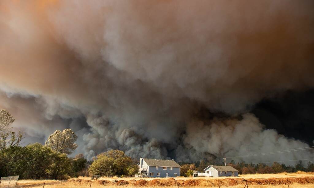 DA BRANNEN KOM: Her er brannen på vei gjennom Paradise fredag. Foto: AFP Photo / NTB Scanpix DA BRANNEN KOM: Her er brannen på vei gjennom Paradise fredag. Foto: AFP Photo / NTB Scanpix