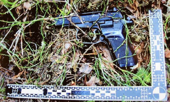 <strong>STJÅLET:</strong> Janne Jemtland ble skutt med dette våpenet, en Makarov 9mm. Ifølge politiet ble pistolen meldt stjålet i Tsjekkia i 2007. Foto: Politiet <strong>STJÅLET:</strong> Janne Jemtland ble skutt med dette våpenet, en Makarov 9mm. Ifølge politiet ble pistolen meldt stjålet i Tsjekkia i 2007. Foto: Politiet