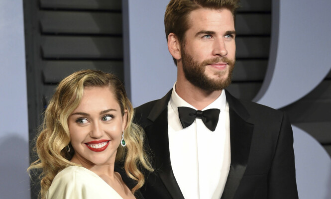 <strong>MÅTTE FLYKTE:</strong> Miley Cyrus og skuespillerkjæresten Liam Hemsworth er blant stjernene som er rammet av skogbrannene. Foto: NTB Scanpix <strong>MÅTTE FLYKTE:</strong> Miley Cyrus og skuespillerkjæresten Liam Hemsworth er blant stjernene som er rammet av skogbrannene. Foto: NTB Scanpix