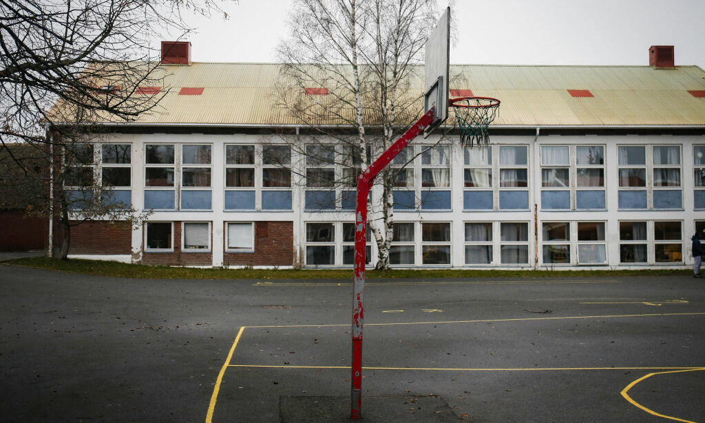 image: Pappa hevder sønnen ble slått: - Politibetjenten grep inn for å stoppe det
